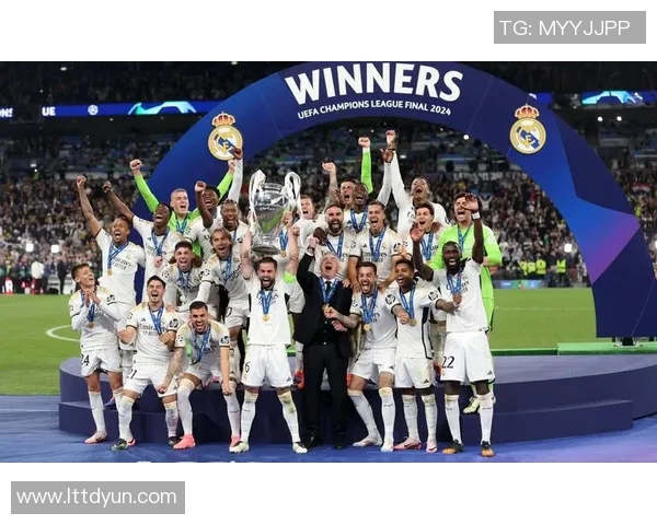 回顾04年退役的足球明星们的辉煌历程与传奇故事 回顾04年退役的足球明星们的辉煌历程与传奇故事