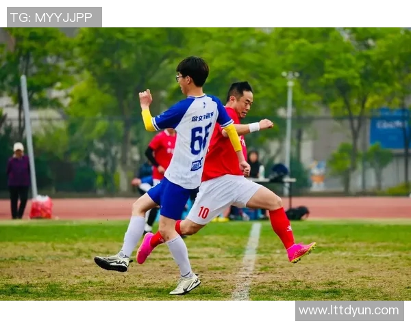 足球明星腿部训练精彩瞬间大集合展现力量与技巧的完美结合